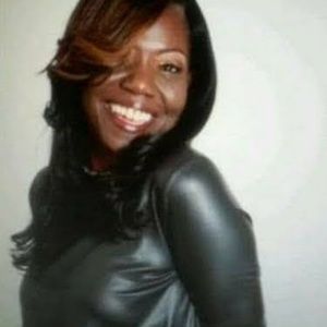 Meet your Posher, Lorie